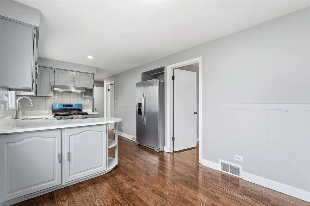 5515 South Oakley Avenue Chicago IL 60636