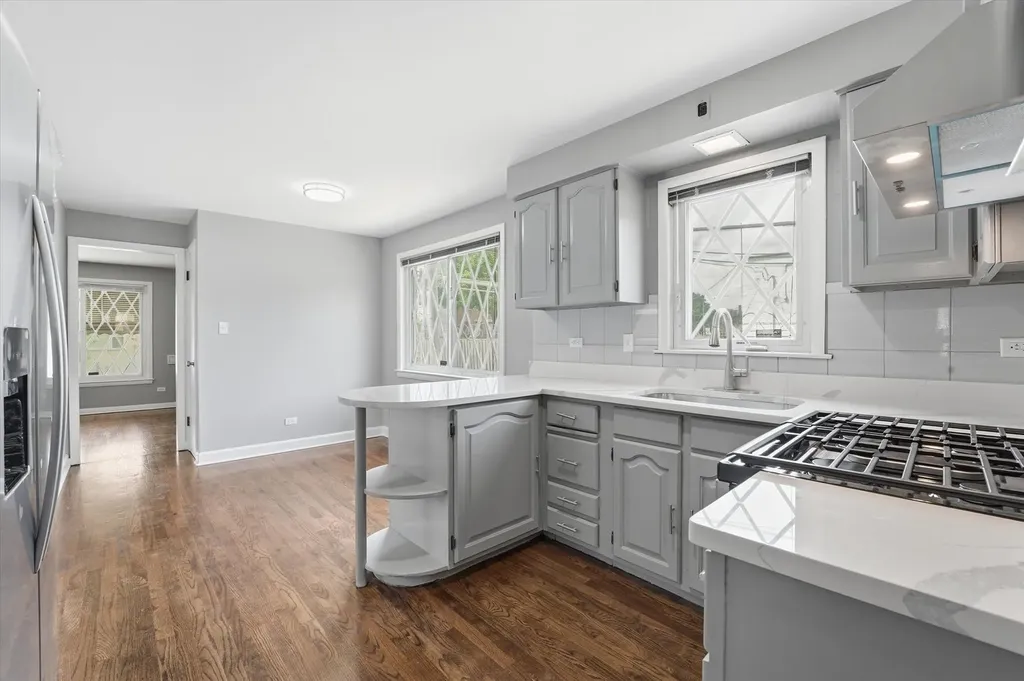 5515 South Oakley Avenue Chicago IL 60636