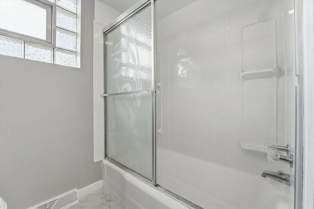 5515 South Oakley Avenue Chicago IL 60636