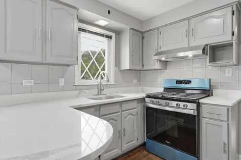 5515 South Oakley Avenue Chicago IL 60636