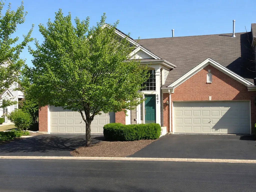 667 Creekside Circle Gurnee IL 60031