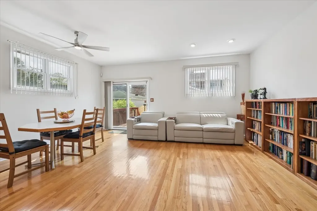 4538 South Saint Lawrence Avenue Chicago IL 60653