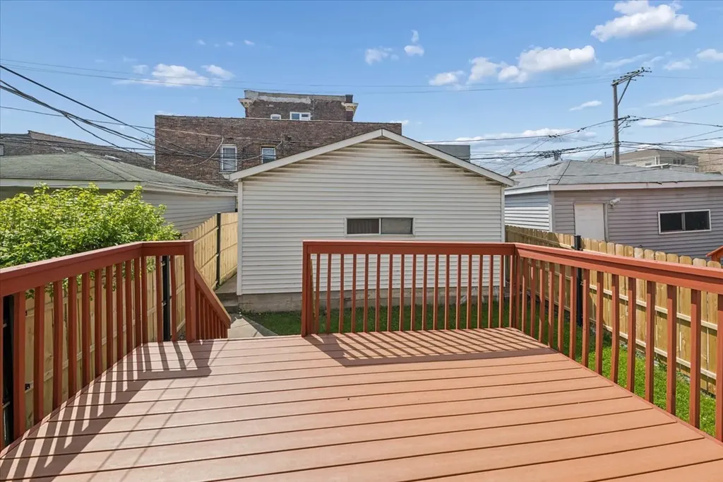 4538 South Saint Lawrence Avenue Chicago IL 60653