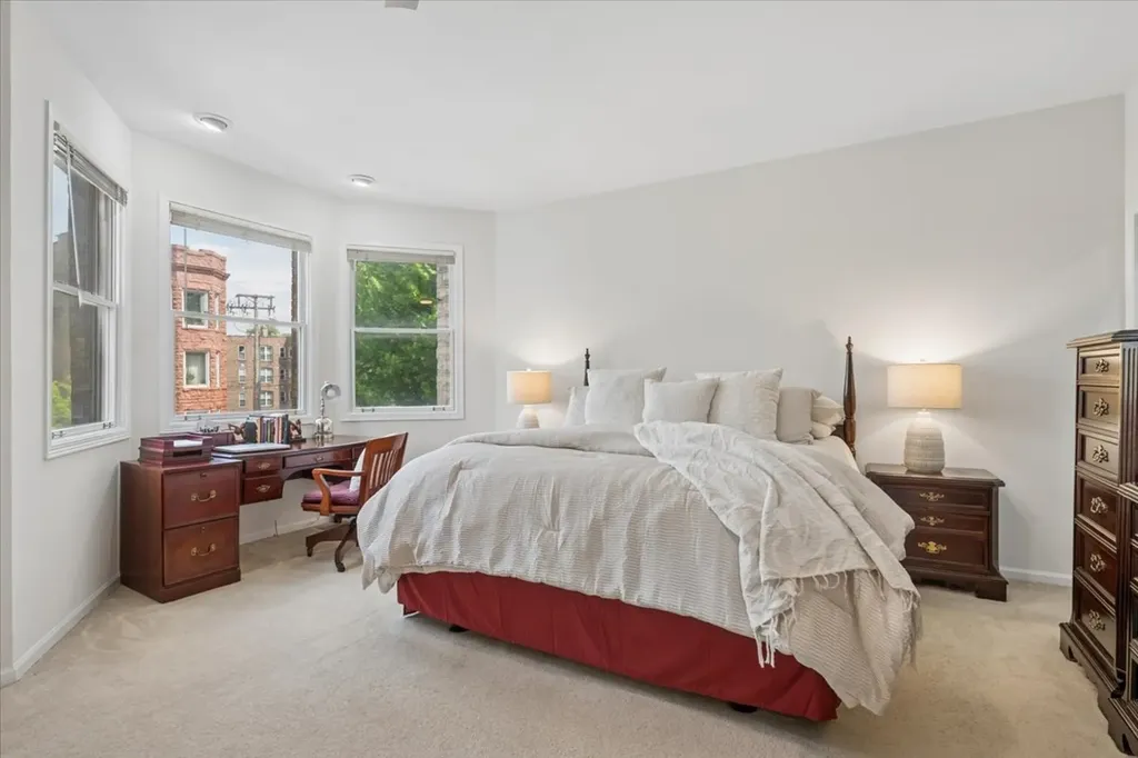 4538 South Saint Lawrence Avenue Chicago IL 60653