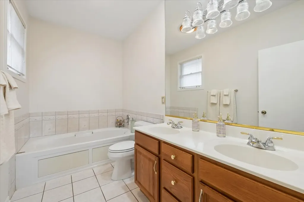 4538 South Saint Lawrence Avenue Chicago IL 60653