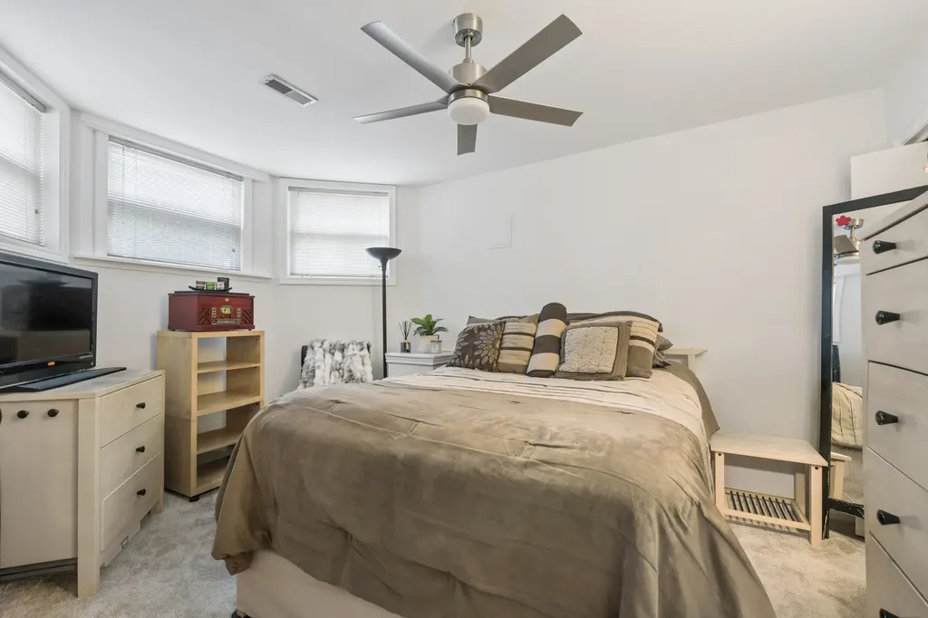 4538 South Saint Lawrence Avenue Chicago IL 60653