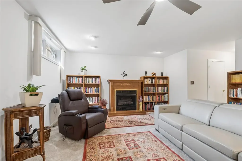 4538 South Saint Lawrence Avenue Chicago IL 60653