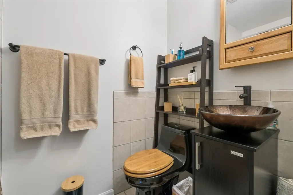 4538 South Saint Lawrence Avenue Chicago IL 60653