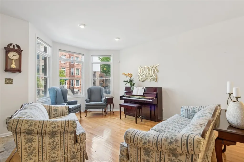 4538 South Saint Lawrence Avenue Chicago IL 60653