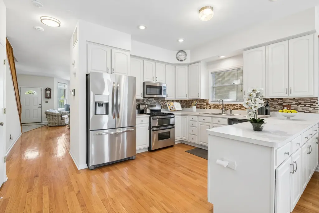 4538 South Saint Lawrence Avenue Chicago IL 60653
