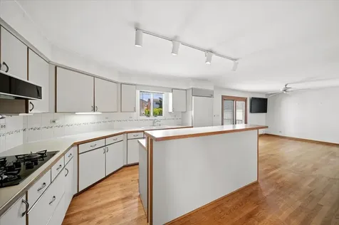 7515 West Rosedale Avenue Chicago IL 60631