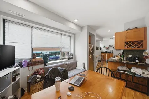 2245 West Barry Avenue Chicago IL 60618