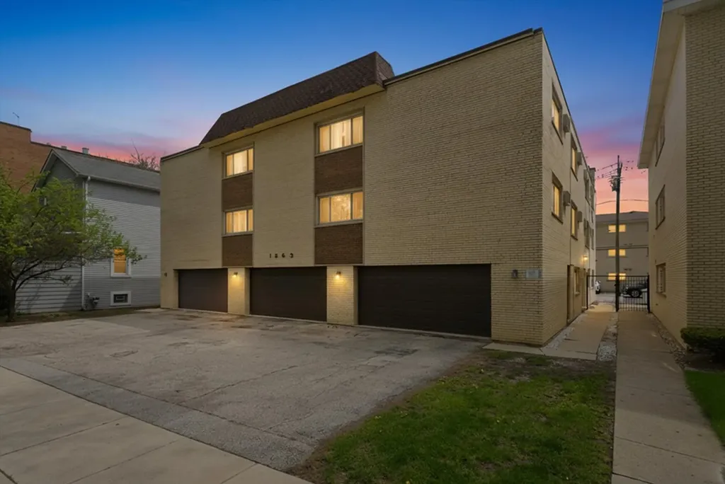 1363 Perry Street Des Plaines IL 60016