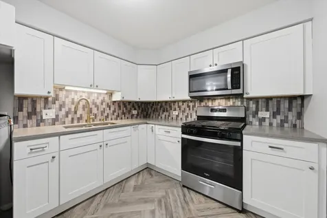 1363 Perry Street Des Plaines IL 60016