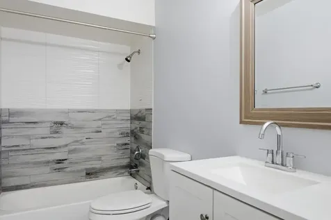 1363 Perry Street Des Plaines IL 60016
