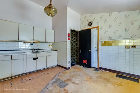 16510 Winchester Avenue Markham IL 60428