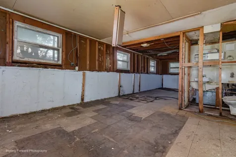 16510 Winchester Avenue Markham IL 60428