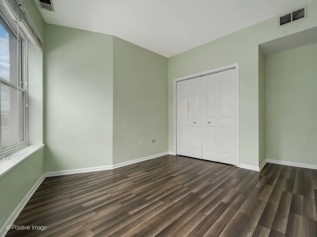 4754 North Dover Street Chicago IL 60640