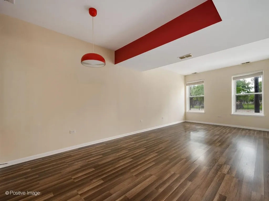 4754 North Dover Street Chicago IL 60640