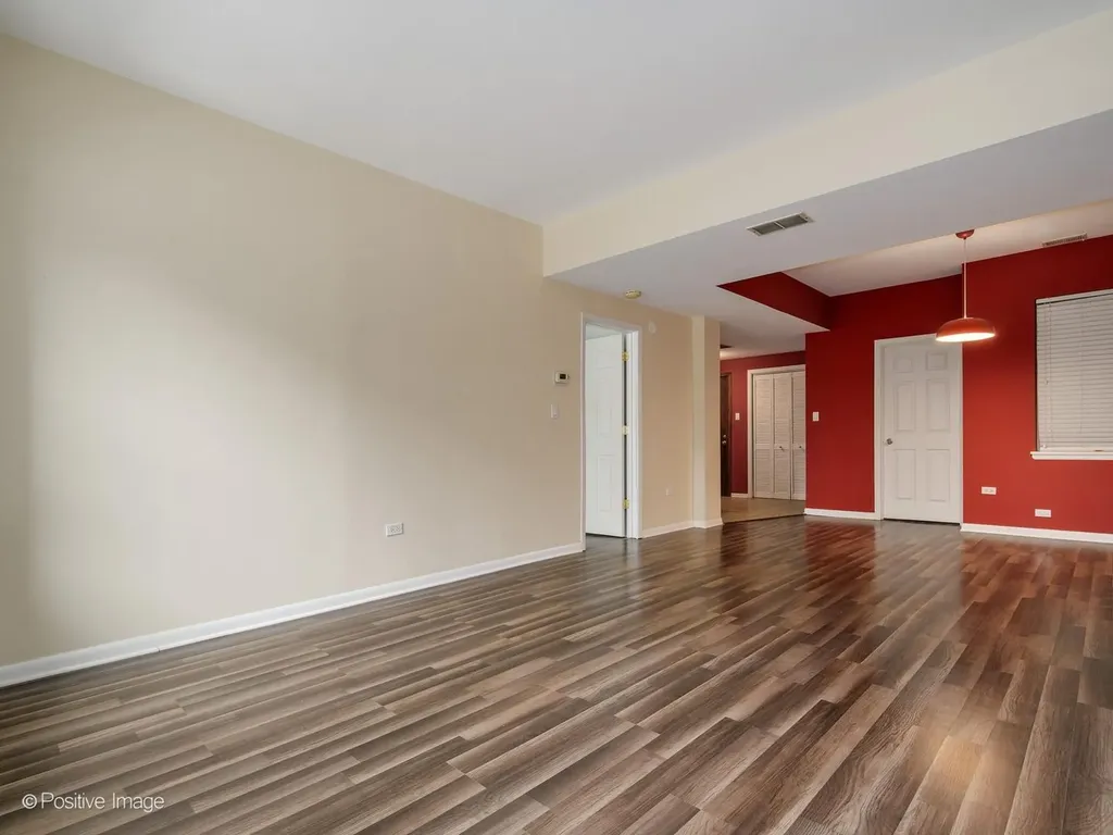 4754 North Dover Street Chicago IL 60640