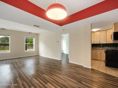 4754 North Dover Street Chicago IL 60640