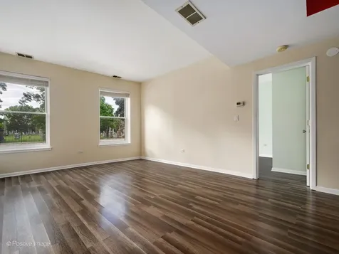 4754 North Dover Street Chicago IL 60640