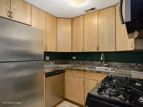 4754 North Dover Street Chicago IL 60640