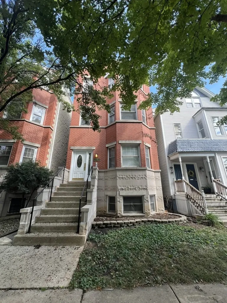 1442 West Melrose Street Chicago IL 60657