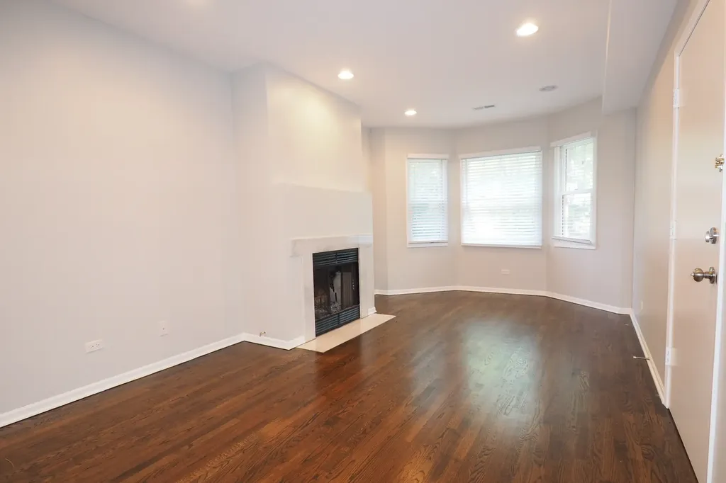 1442 West Melrose Street Chicago IL 60657