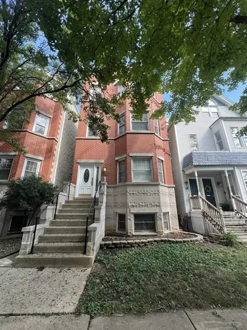 1442 West Melrose Street Chicago IL 60657