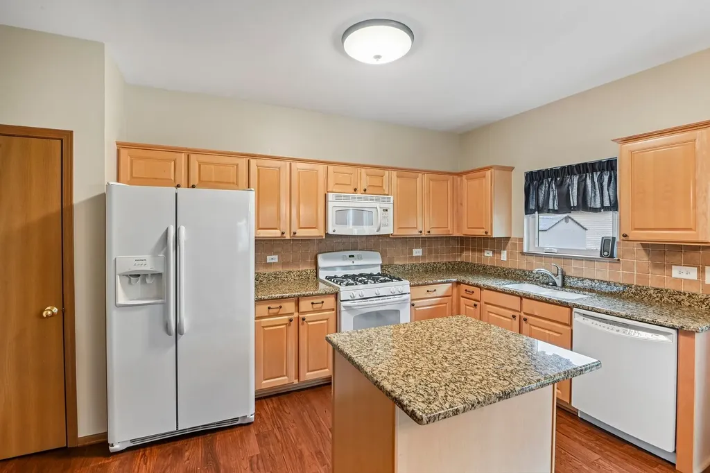 971 Lakestone Lane Aurora IL 60504