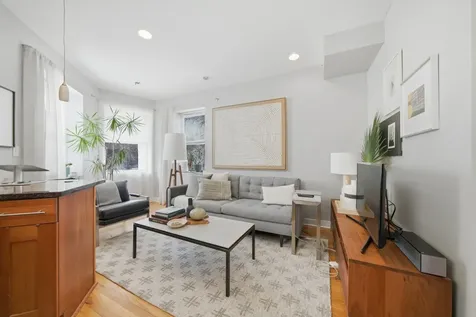 2245 West Barry Avenue Chicago IL 60618