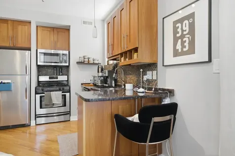 2245 West Barry Avenue Chicago IL 60618