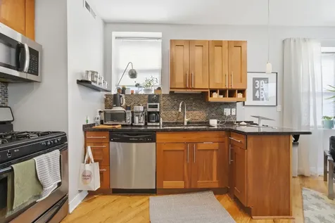 2245 West Barry Avenue Chicago IL 60618