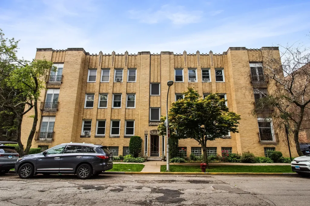 6140 North Hamilton Avenue Chicago IL 60659