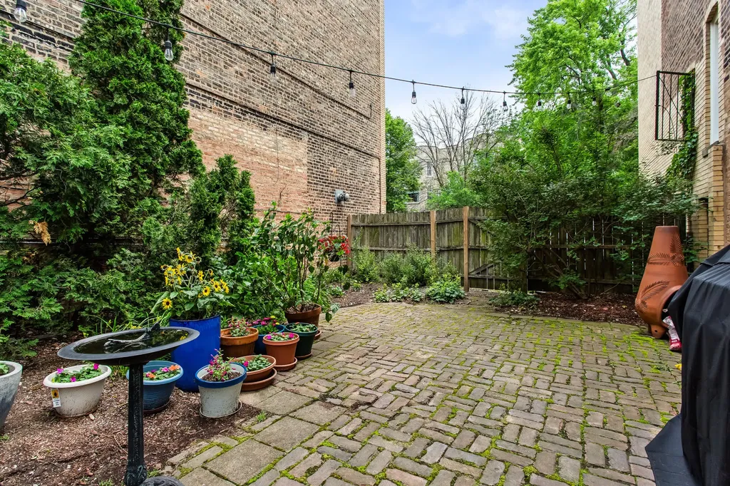 6140 North Hamilton Avenue Chicago IL 60659