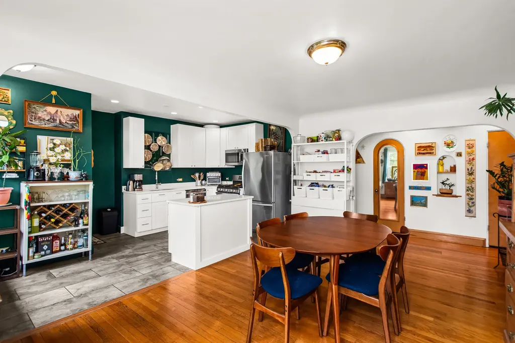 6140 North Hamilton Avenue Chicago IL 60659