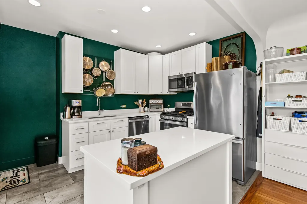 6140 North Hamilton Avenue Chicago IL 60659