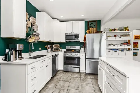 6140 North Hamilton Avenue Chicago IL 60659