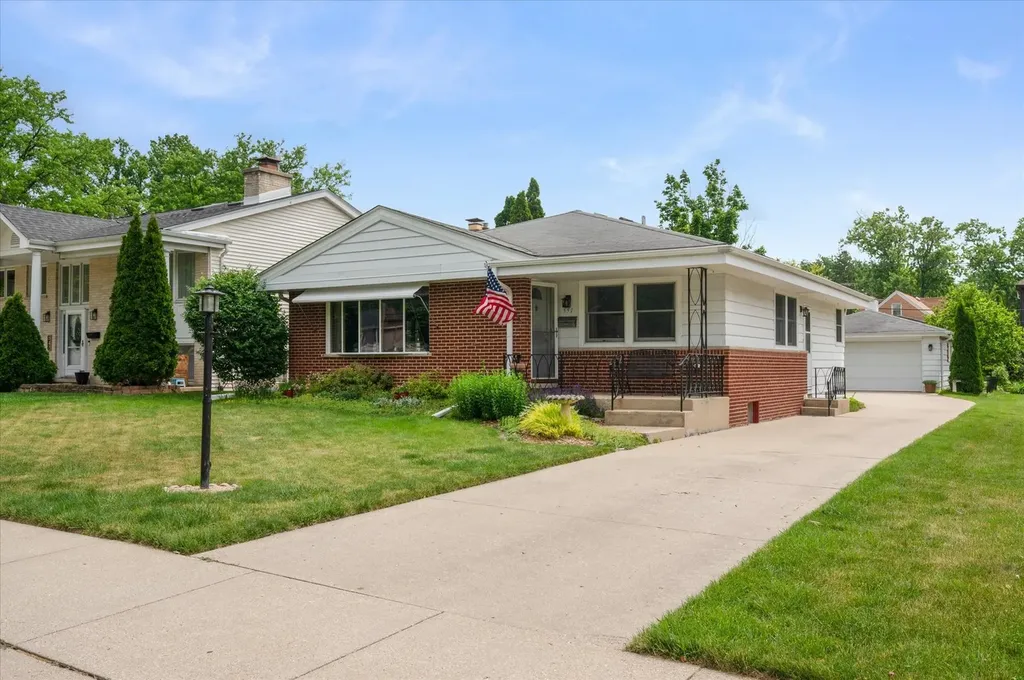 551 South Poplar Avenue Elmhurst IL 60126