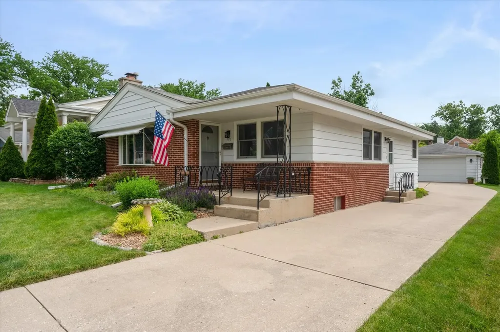 551 South Poplar Avenue Elmhurst IL 60126