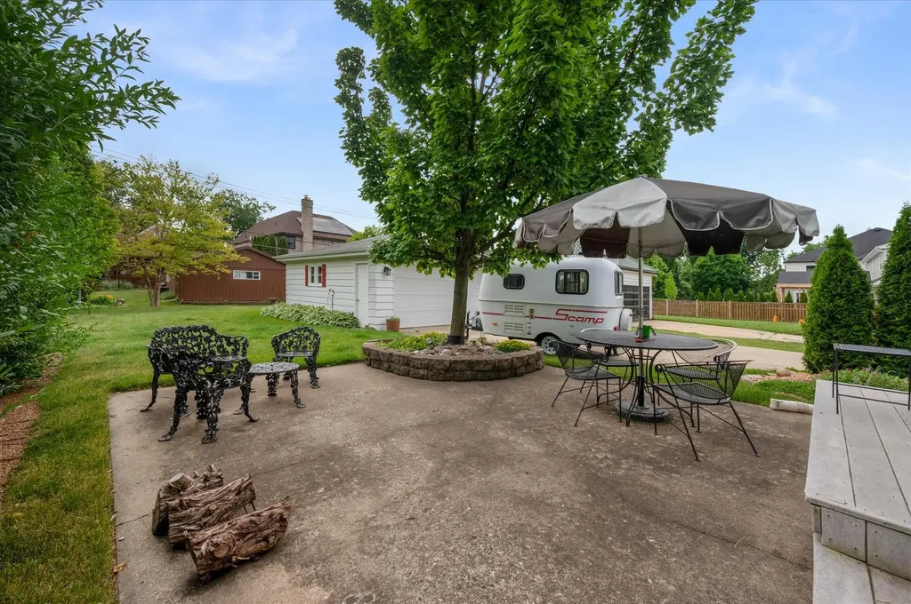 551 South Poplar Avenue Elmhurst IL 60126