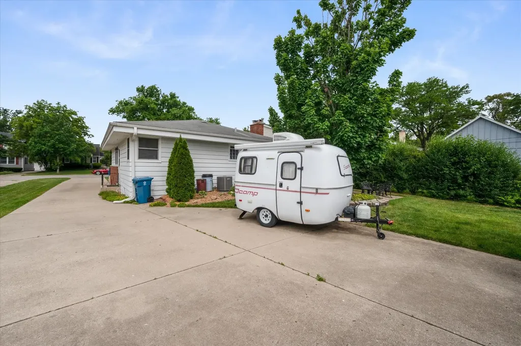 551 South Poplar Avenue Elmhurst IL 60126