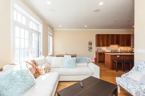 2730 North Lincoln Avenue Chicago IL 60614