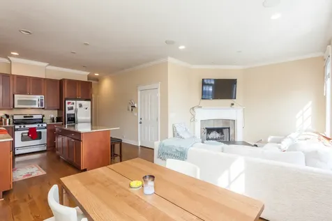2730 North Lincoln Avenue Chicago IL 60614