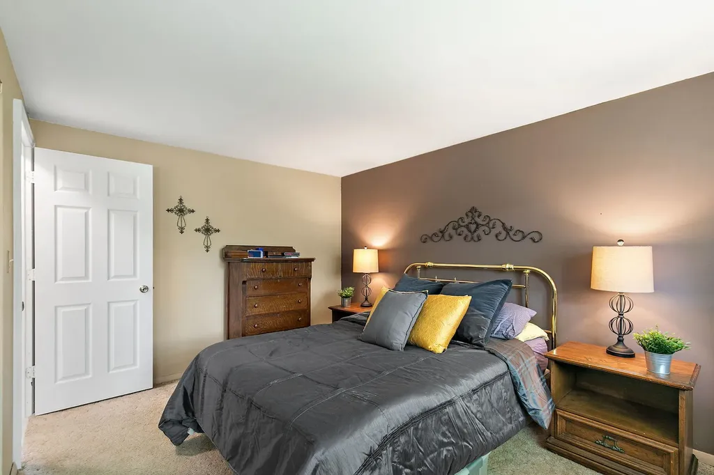 616 Grace Lane Schaumburg IL 60193