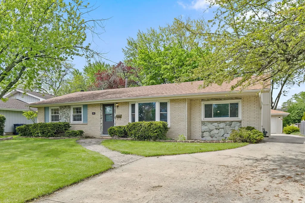 616 Grace Lane Schaumburg IL 60193