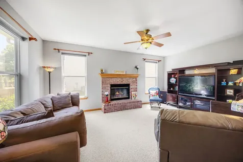 325 Forest Trail South Elgin IL 60177