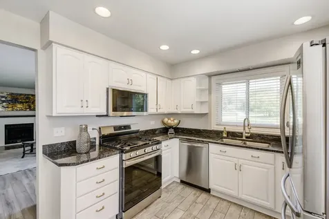 4491 Thornbark Drive Hoffman Estates IL 60192