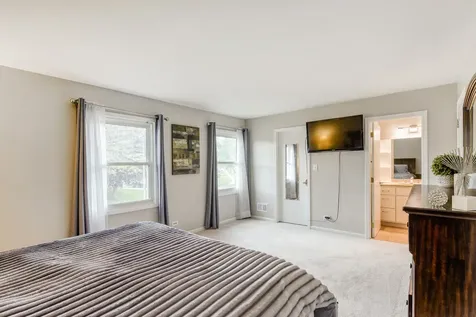 4491 Thornbark Drive Hoffman Estates IL 60192